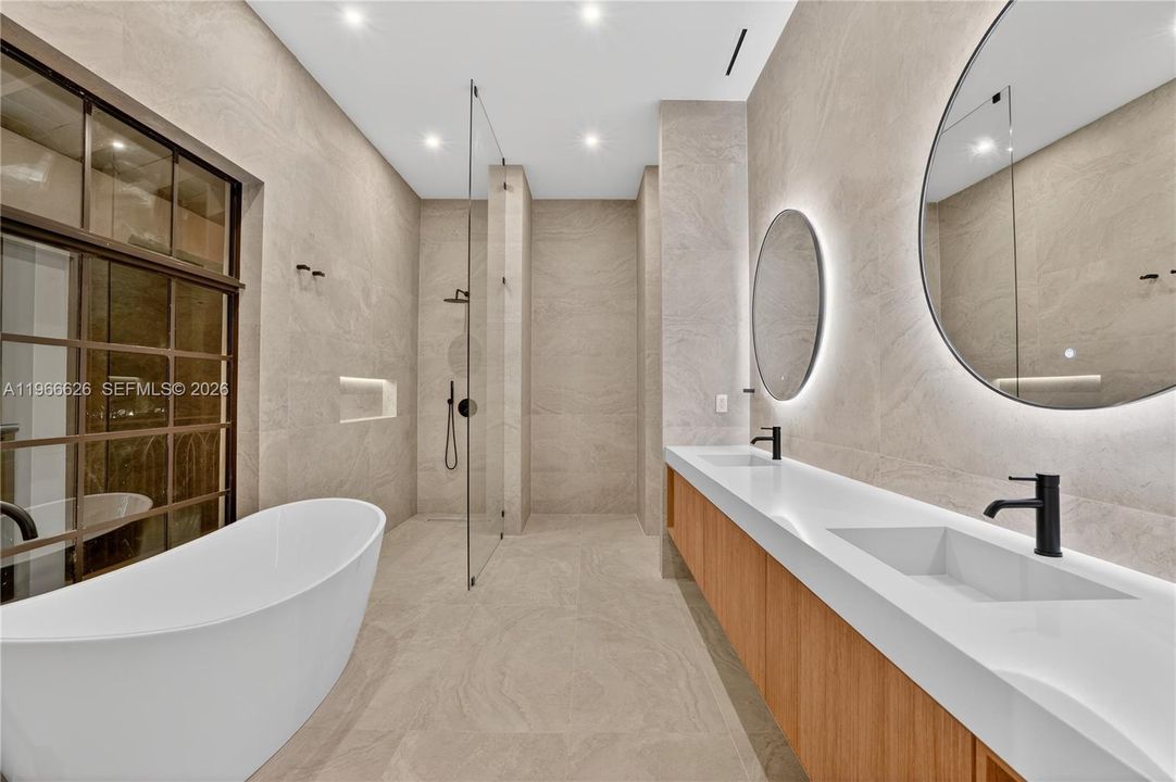 Recently Sold: $5,250,000 (6 beds, 6 baths, 4455 Square Feet)