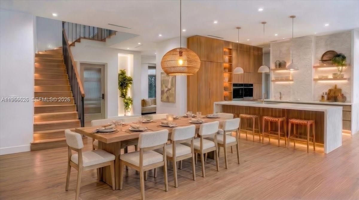 Recently Sold: $5,250,000 (6 beds, 6 baths, 4455 Square Feet)