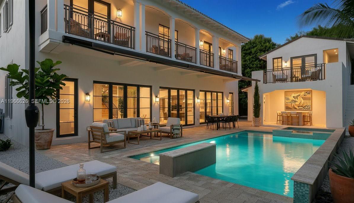 Recently Sold: $5,250,000 (6 beds, 6 baths, 4455 Square Feet)