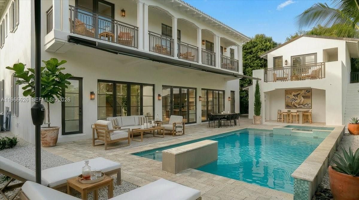 Recently Sold: $5,250,000 (6 beds, 6 baths, 4455 Square Feet)