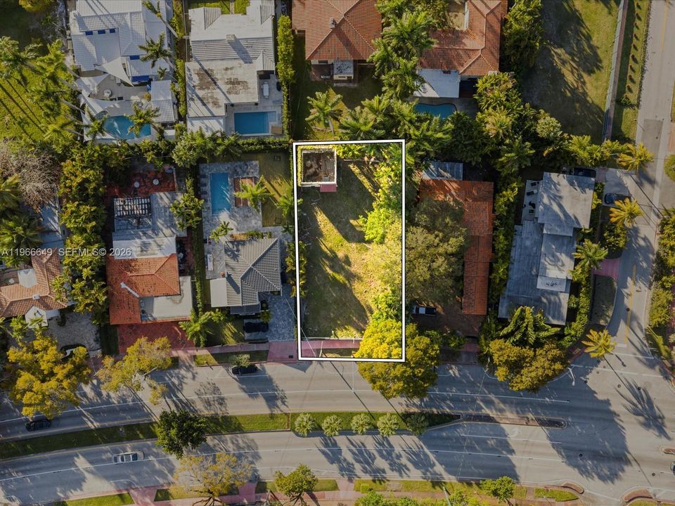 На продажу: $2,500,000 (0.17 acres)