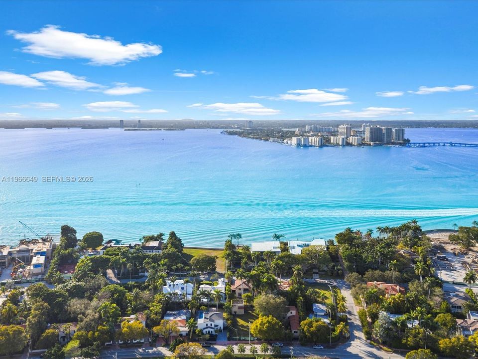 На продажу: $2,500,000 (0.17 acres)