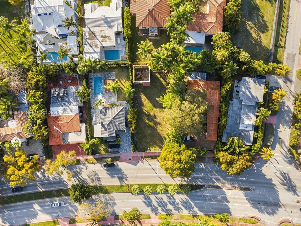 На продажу: $2,500,000 (0.17 acres)