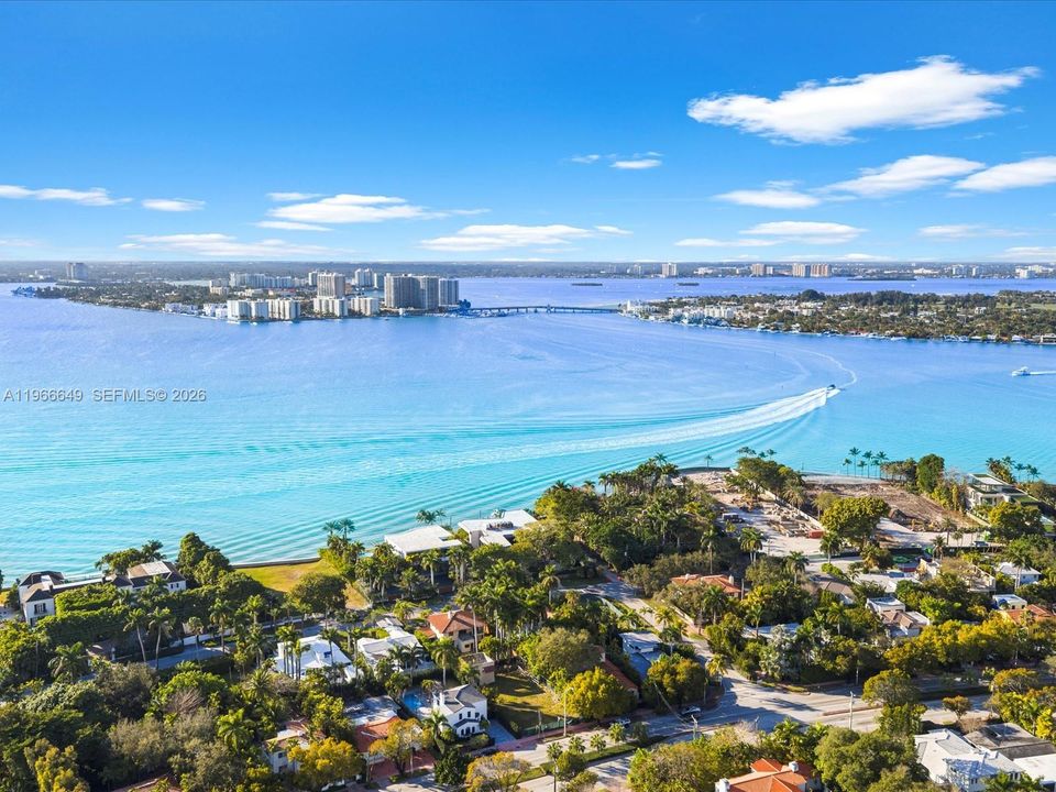 На продажу: $2,500,000 (0.17 acres)