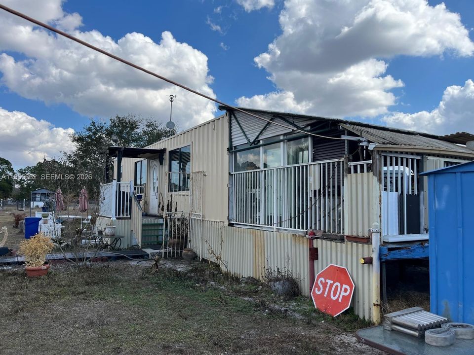 For Sale: $189,000 (2 beds, 1 baths, 640 Square Feet)