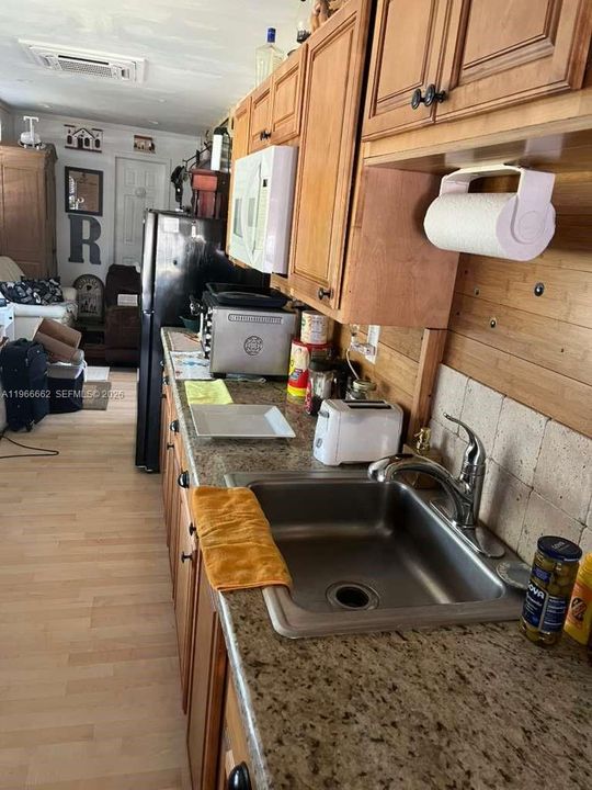 For Sale: $189,000 (2 beds, 1 baths, 640 Square Feet)