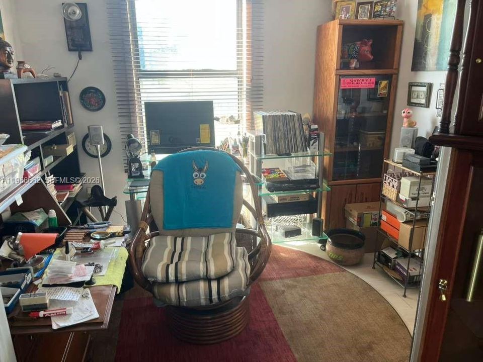 For Sale: $189,000 (2 beds, 1 baths, 640 Square Feet)