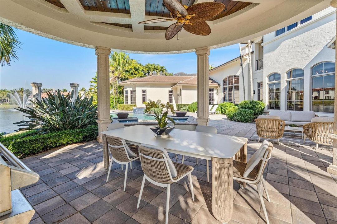 Outdoor Entertaining and Dining Areas