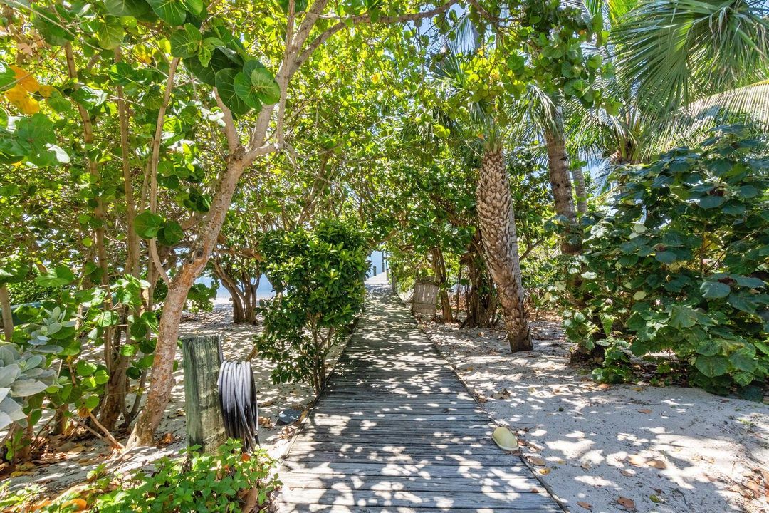 1031 SE MacArthur Blvd Stuart-large-072-