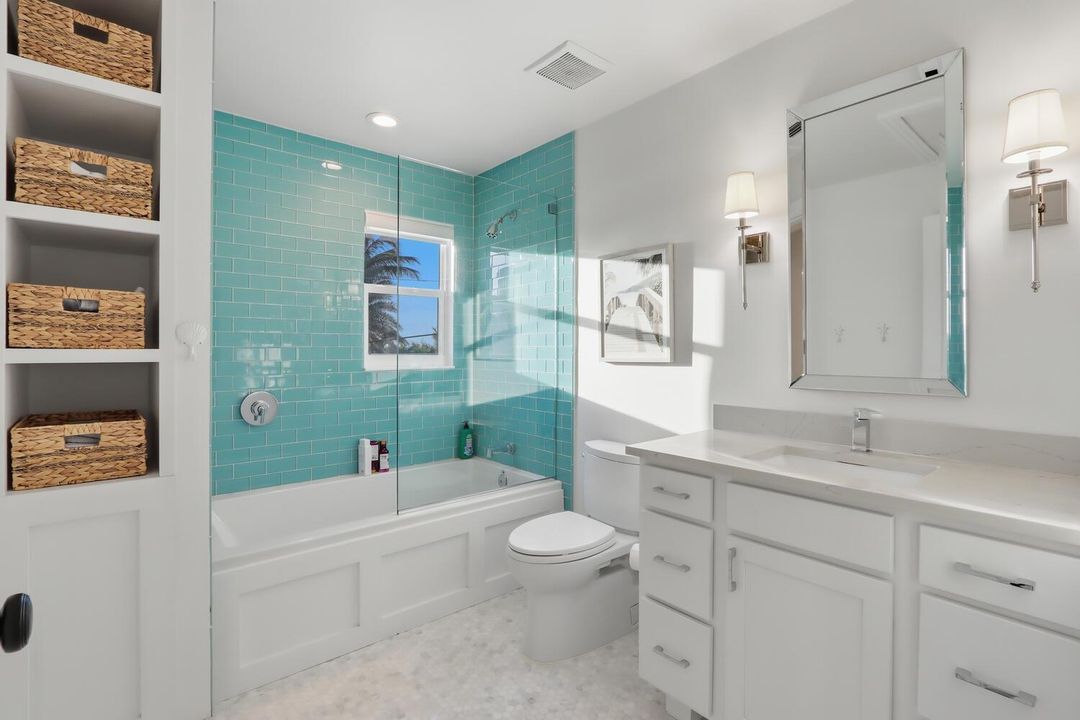 1031 SE MacArthur Blvd Stuart-large-041-