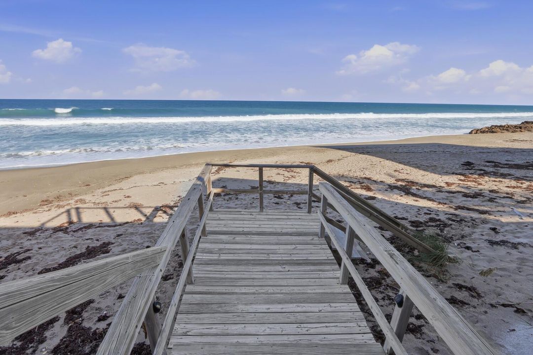 1031 SE MacArthur Blvd Stuart-large-046-