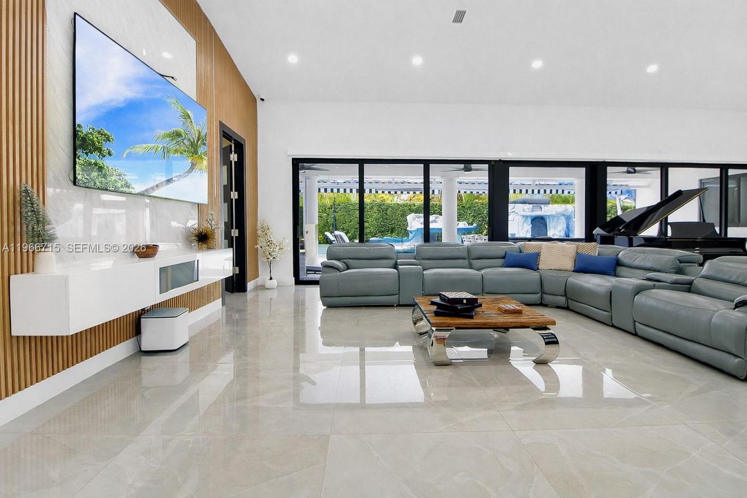 На продажу: $2,995,000 (5 спален, 5 ванн, 3754 Квадратных фут)