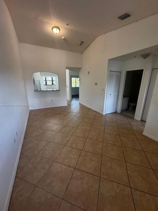 For Sale: $280,000 (2 beds, 2 baths, 817 Square Feet)