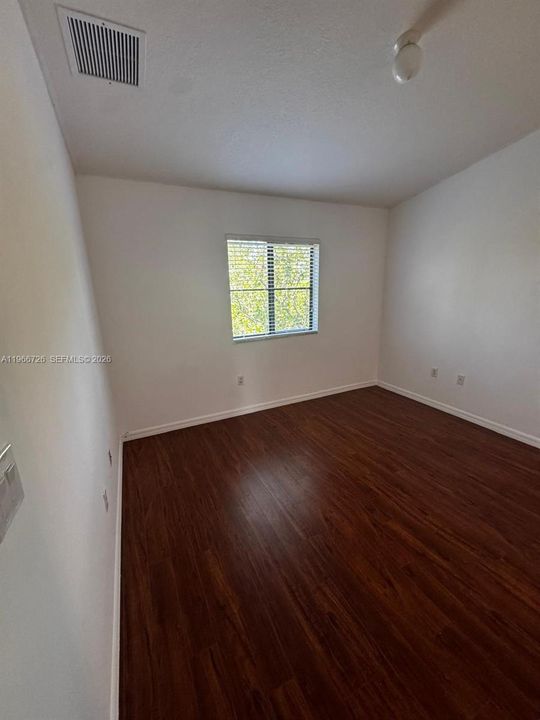 For Sale: $280,000 (2 beds, 2 baths, 817 Square Feet)