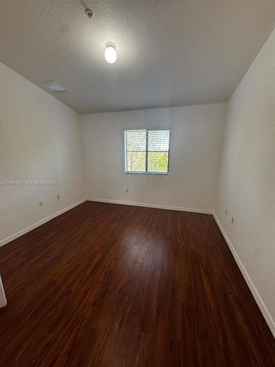 For Sale: $280,000 (2 beds, 2 baths, 817 Square Feet)