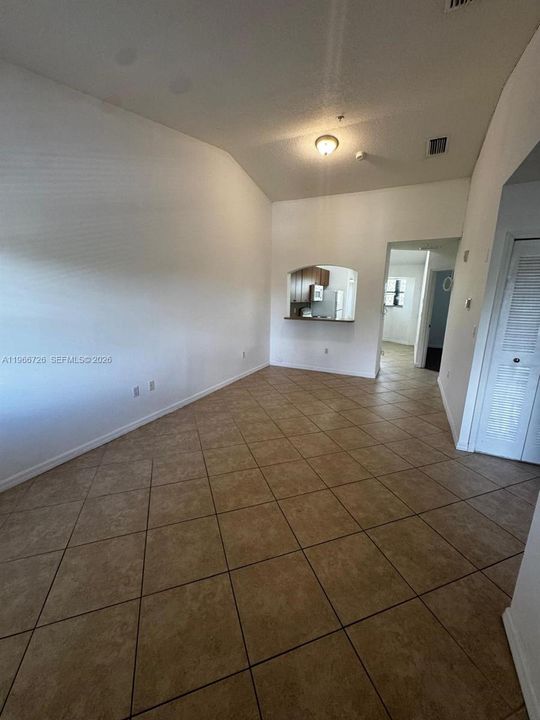 For Sale: $280,000 (2 beds, 2 baths, 817 Square Feet)