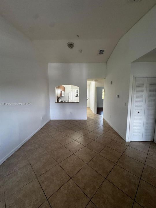 For Sale: $280,000 (2 beds, 2 baths, 817 Square Feet)