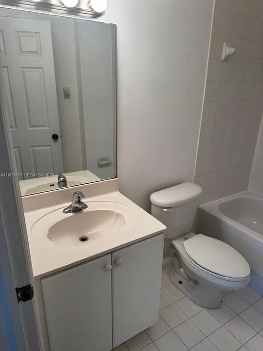 For Sale: $280,000 (2 beds, 2 baths, 817 Square Feet)