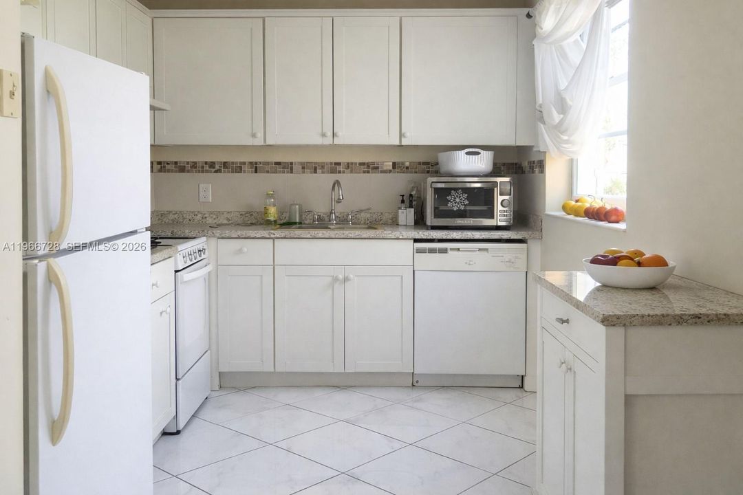 For Sale: $89,000 (2 beds, 1 baths, 840 Square Feet)