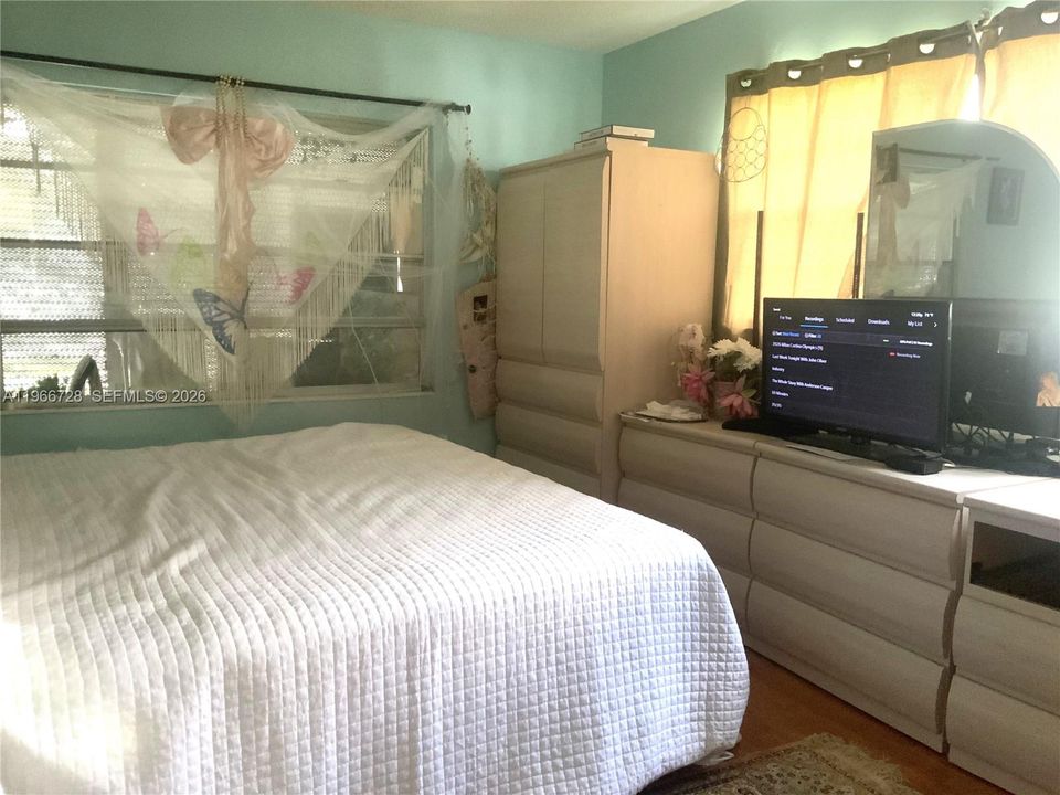 For Sale: $89,000 (2 beds, 1 baths, 840 Square Feet)
