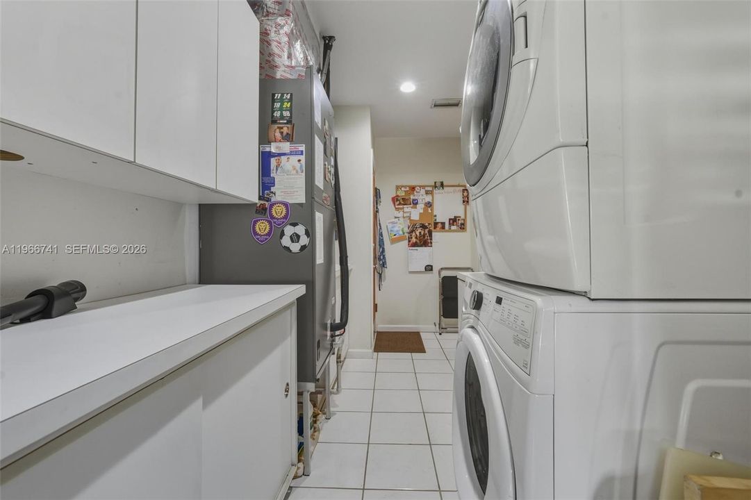 Недавно продано: $1,299,990 (4 спален, 2 ванн, 3003 Квадратных фут)