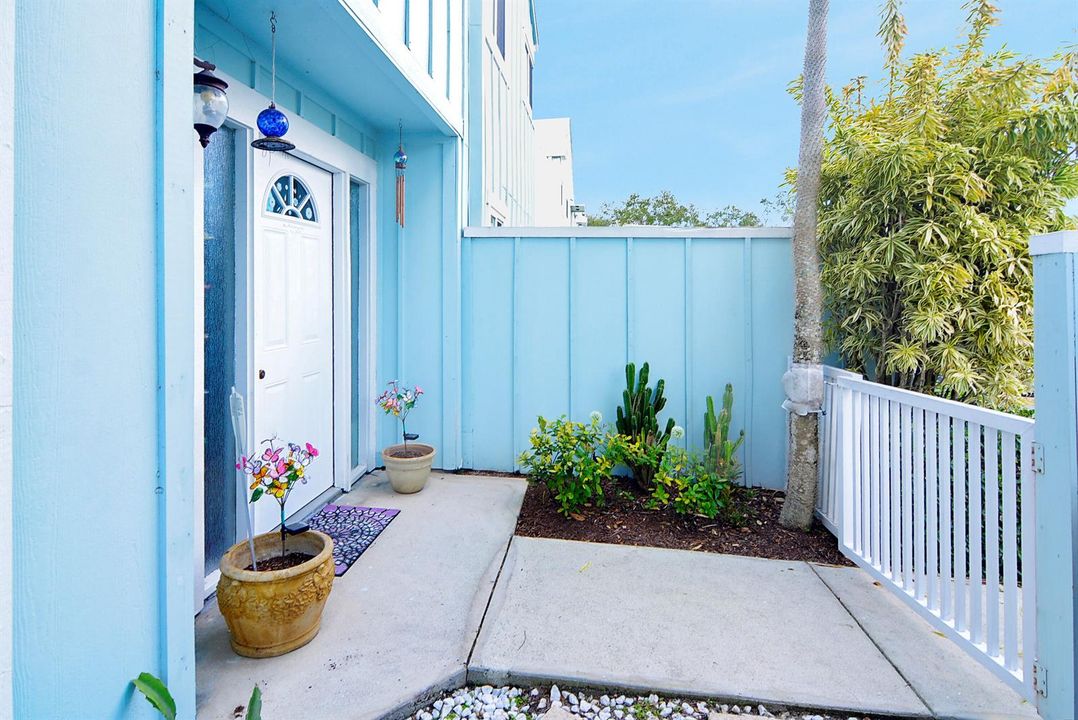 6189 Riverwalk_Unit 2_002