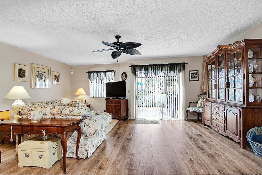 6189 Riverwalk_Unit 2_010