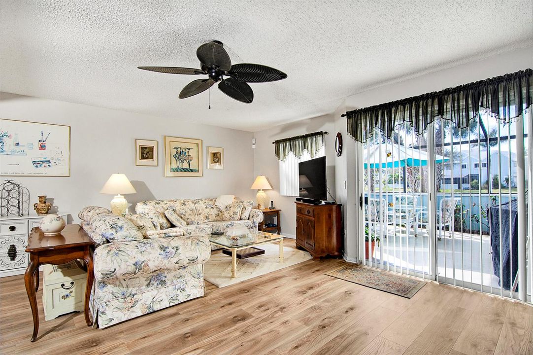 6189 Riverwalk_Unit 2_011
