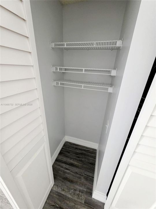 For Sale: $344,000 (2 beds, 2 baths, 988 Square Feet)