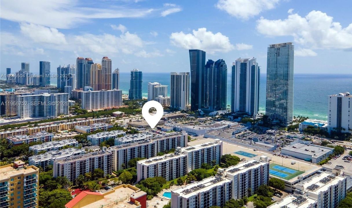 For Sale: $344,000 (2 beds, 2 baths, 988 Square Feet)