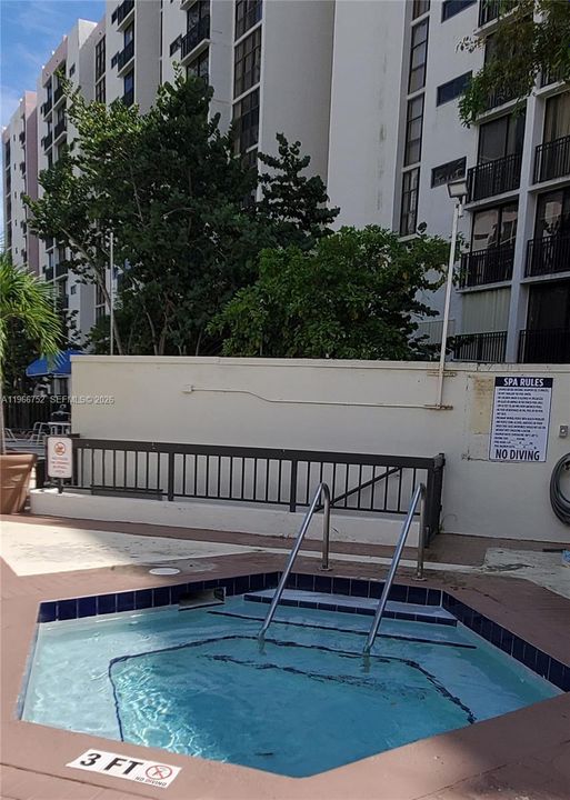 For Sale: $344,000 (2 beds, 2 baths, 988 Square Feet)