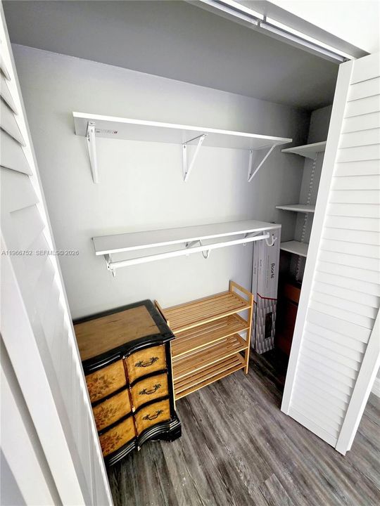 For Sale: $344,000 (2 beds, 2 baths, 988 Square Feet)