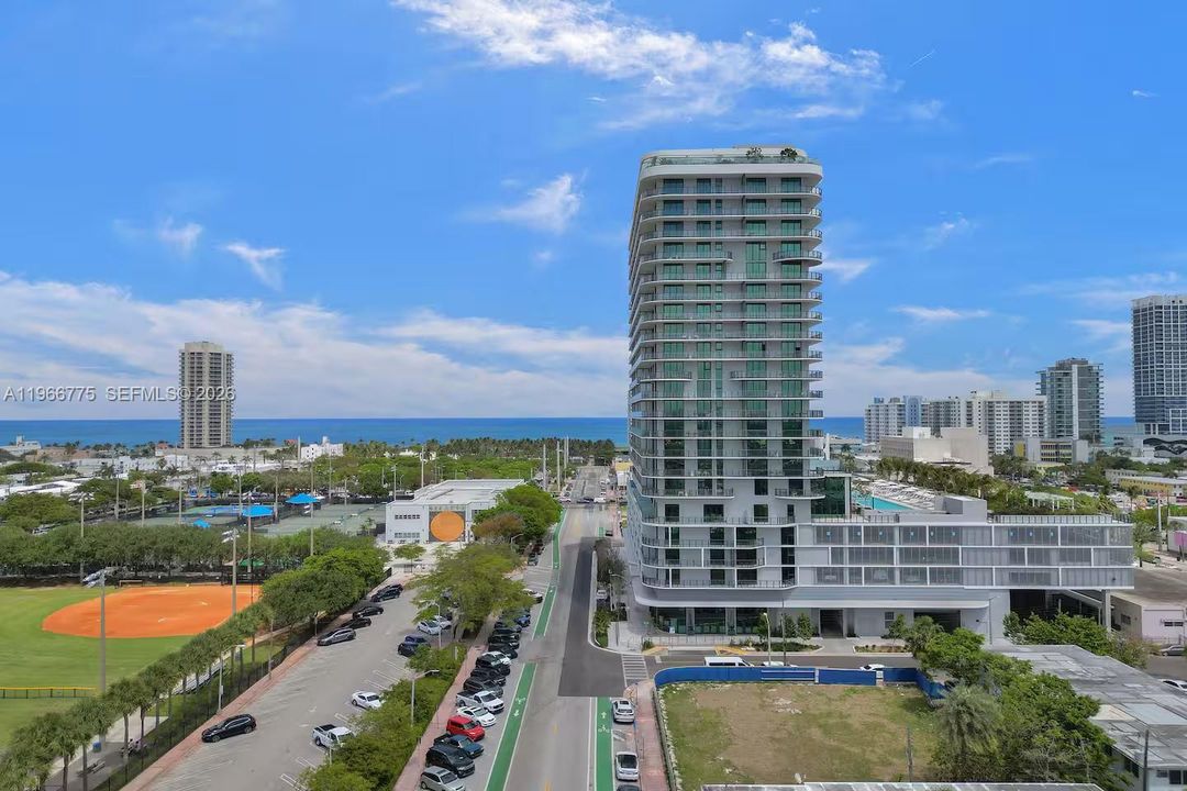 For Sale: $785,000 (1 beds, 1 baths, 488 Square Feet)