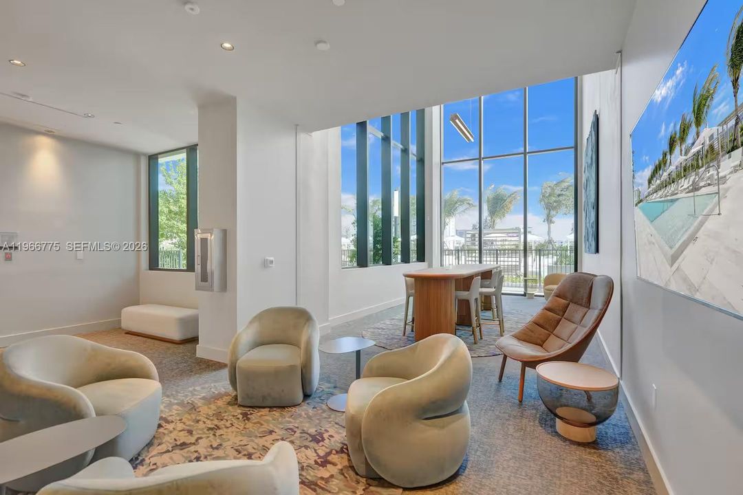 For Sale: $785,000 (1 beds, 1 baths, 488 Square Feet)
