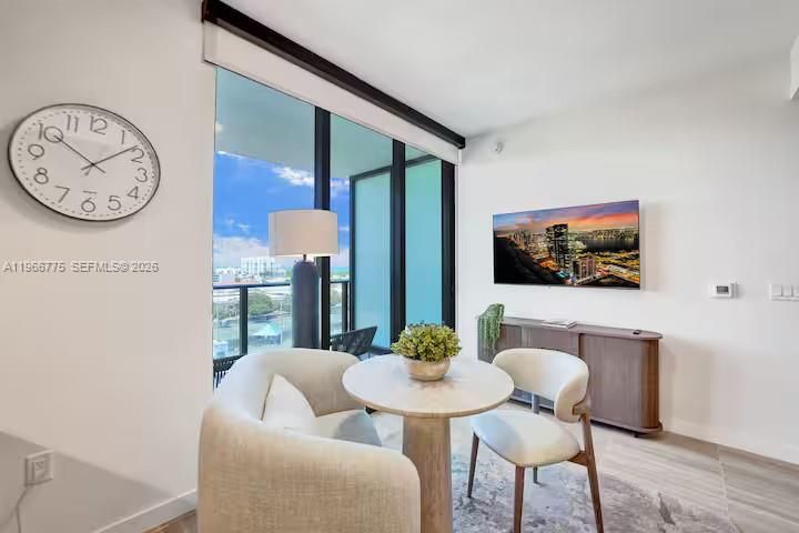 For Sale: $785,000 (1 beds, 1 baths, 488 Square Feet)