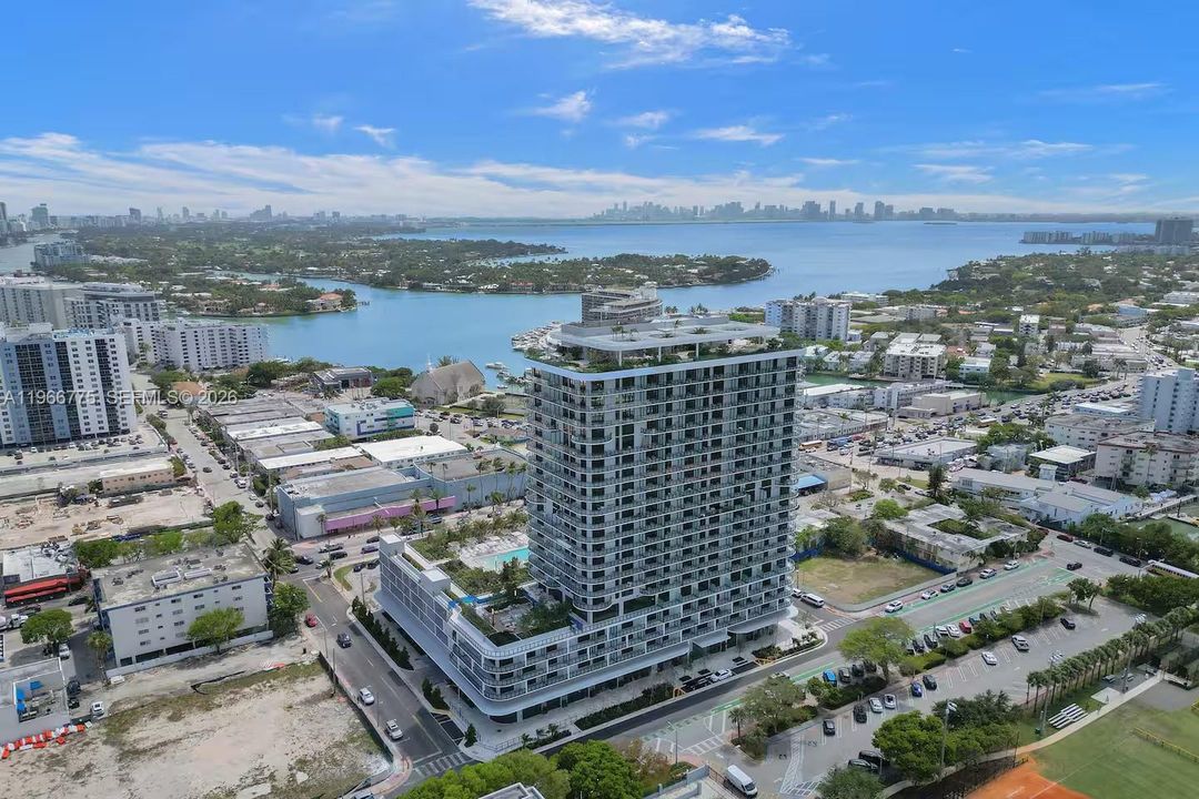 For Sale: $785,000 (1 beds, 1 baths, 488 Square Feet)