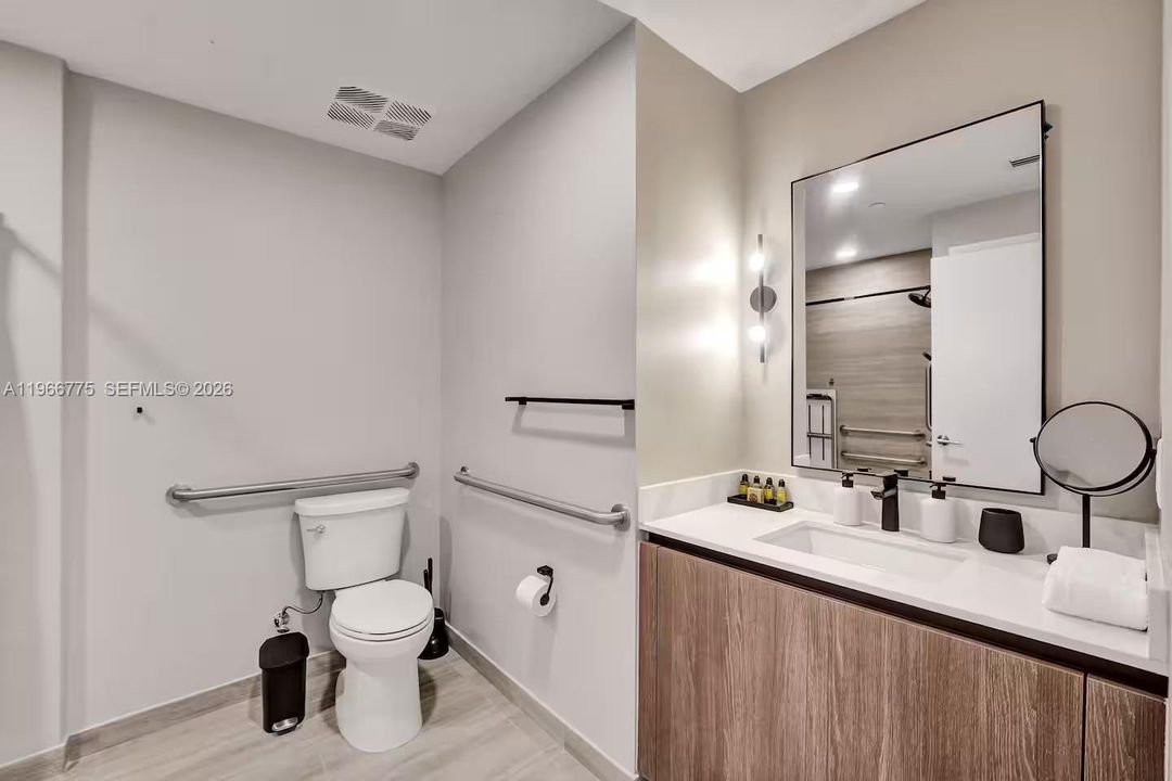 For Sale: $785,000 (1 beds, 1 baths, 488 Square Feet)