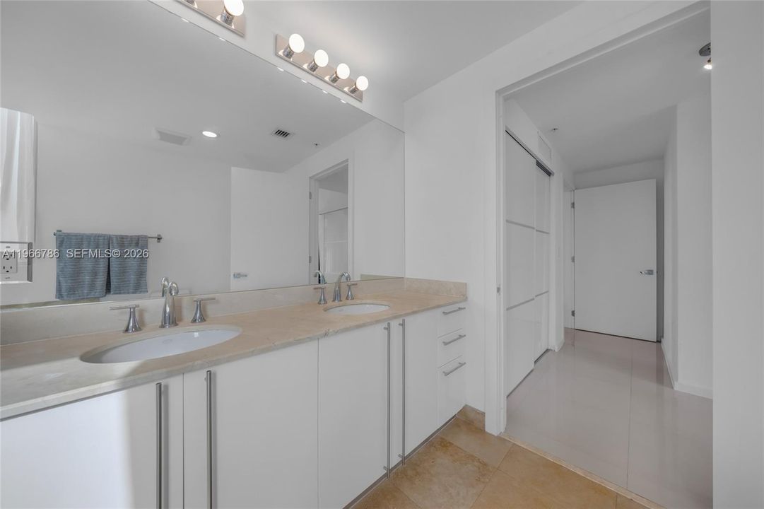 For Sale: $850,000 (3 beds, 2 baths, 1833 Square Feet)