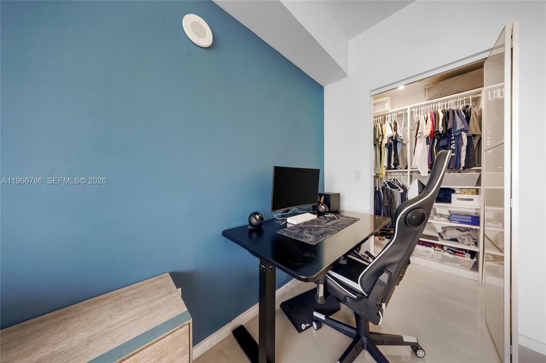 For Sale: $850,000 (3 beds, 2 baths, 1833 Square Feet)