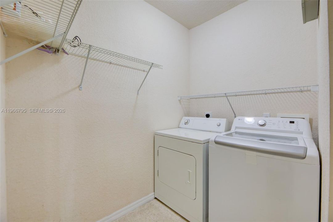 En Venta: $259,000 (3 camas, 2 baños, 1553 Pies cuadrados)