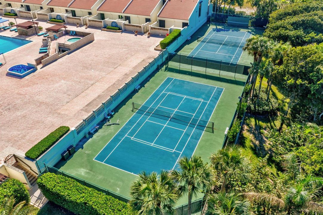 2 Tennis courts