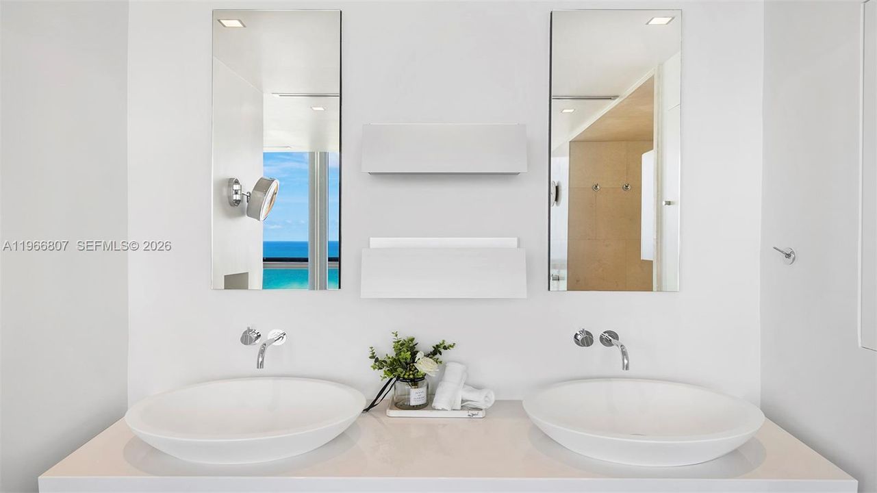 待售: $15,999,000 (3 贝兹, 3 浴室, 2521 平方英尺)