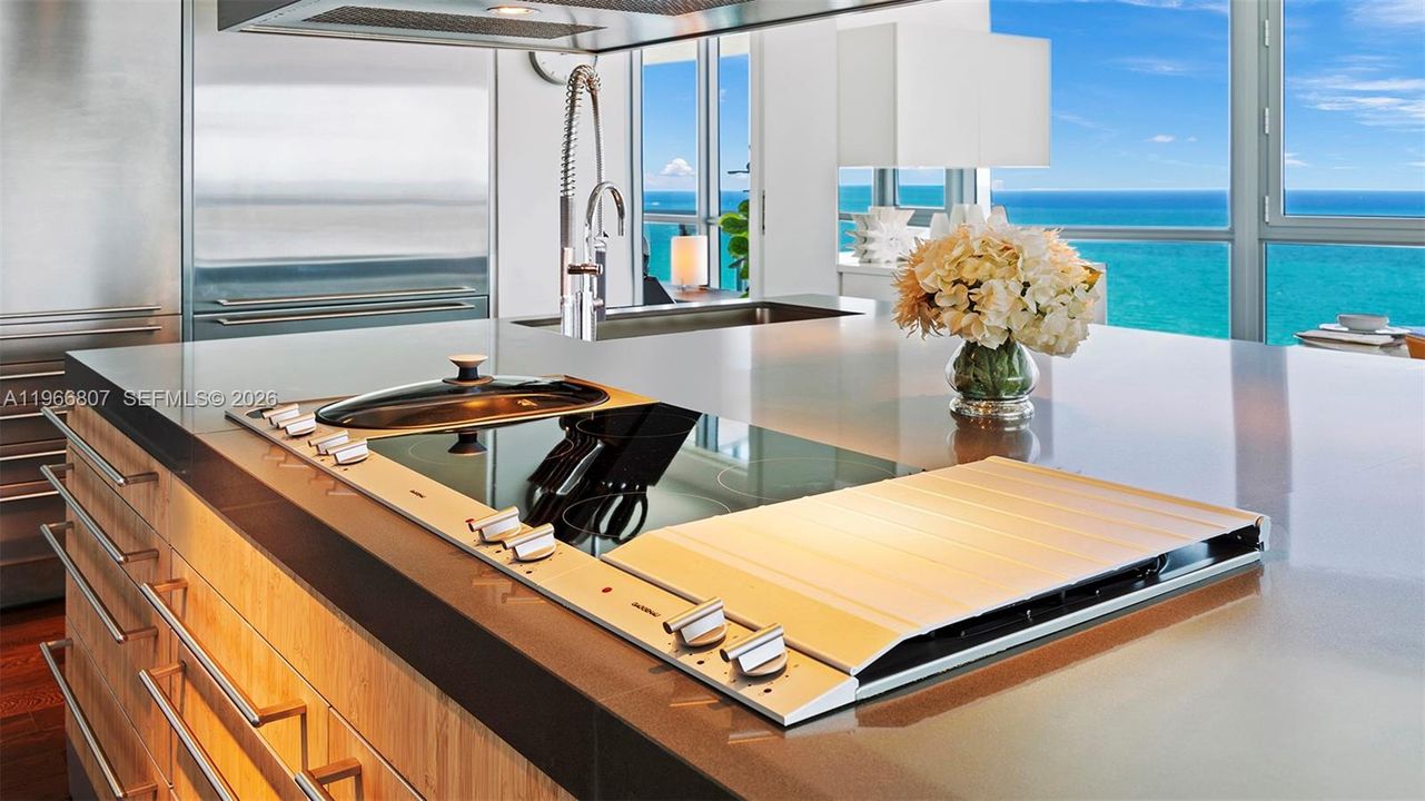 待售: $15,999,000 (3 贝兹, 3 浴室, 2521 平方英尺)