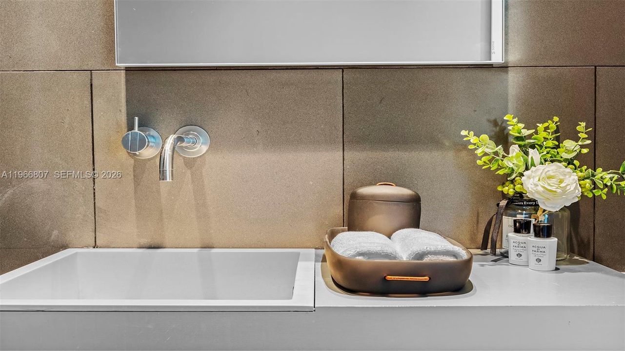 待售: $15,999,000 (3 贝兹, 3 浴室, 2521 平方英尺)