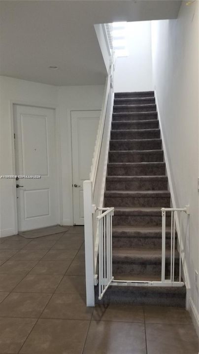 Activo con contrato: $3,450 (3 camas, 2 baños, 1749 Pies cuadrados)