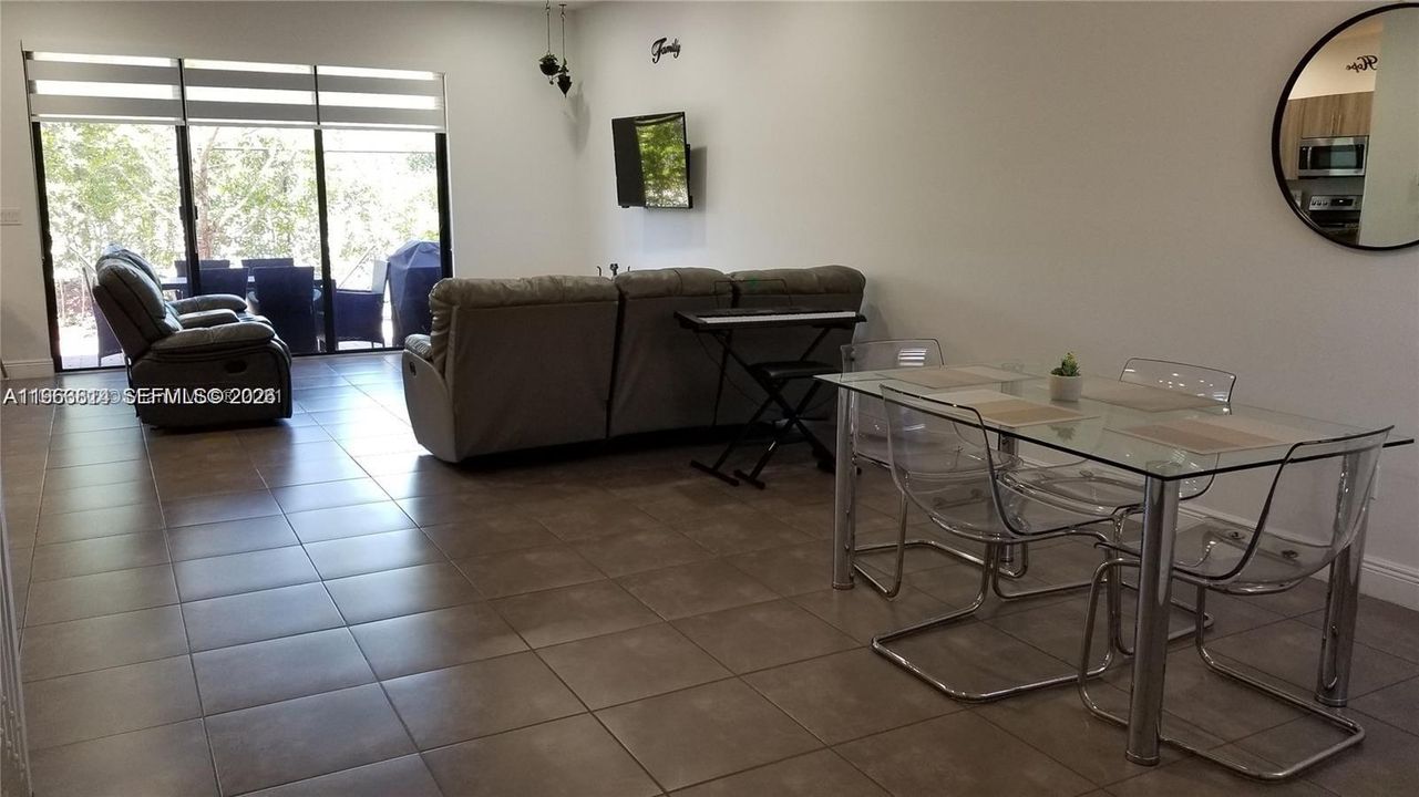 Activo con contrato: $3,450 (3 camas, 2 baños, 1749 Pies cuadrados)