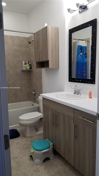 Activo con contrato: $3,450 (3 camas, 2 baños, 1749 Pies cuadrados)