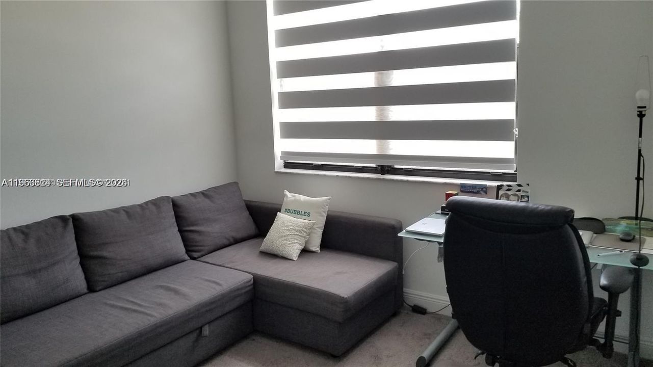 Activo con contrato: $3,450 (3 camas, 2 baños, 1749 Pies cuadrados)