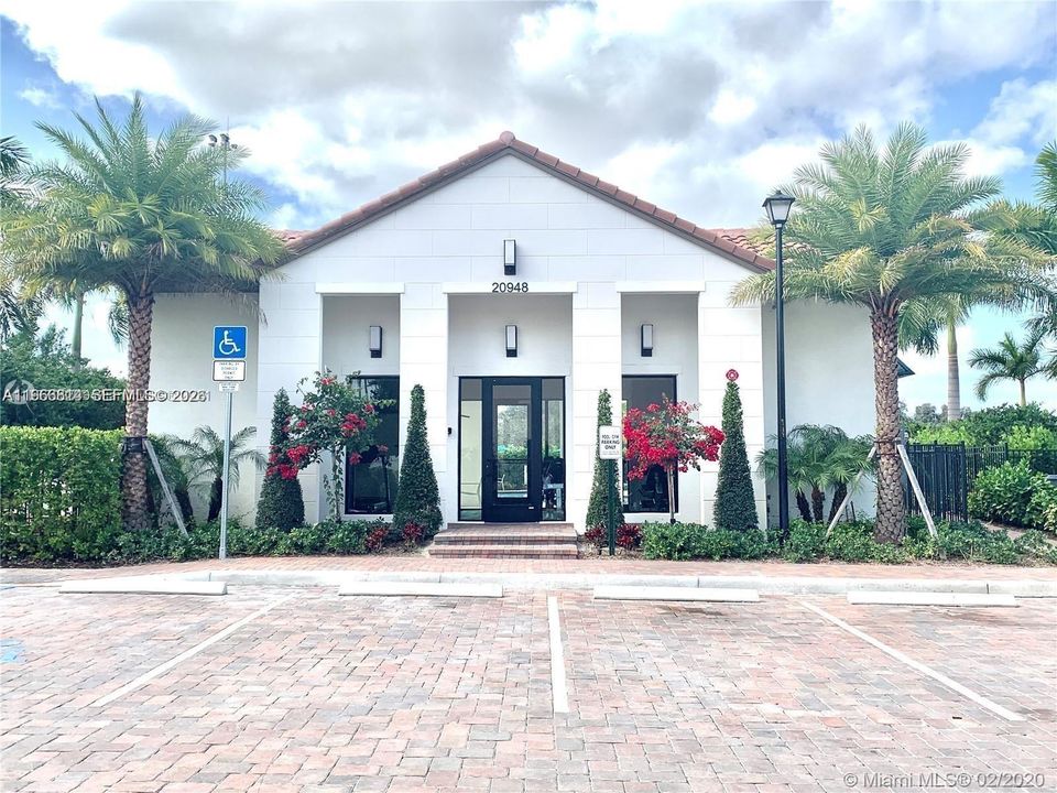 Activo con contrato: $3,450 (3 camas, 2 baños, 1749 Pies cuadrados)