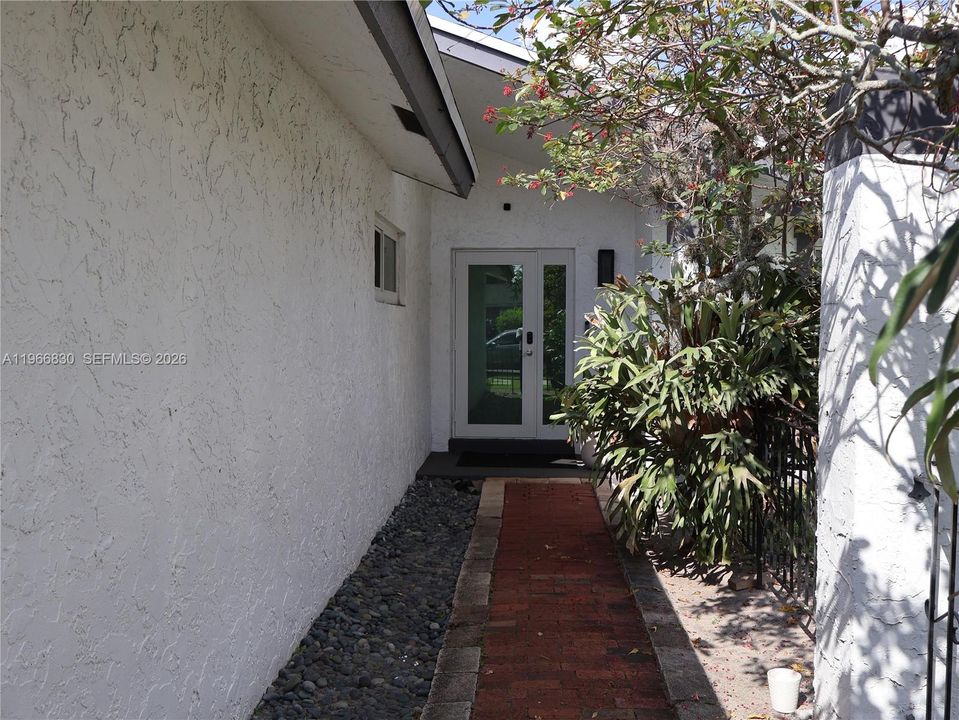 For Rent: $4,500 (3 beds, 2 baths, 1526 Square Feet)